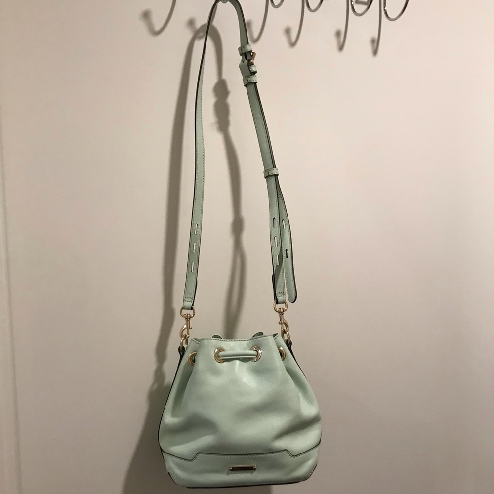 Crossbody bucket bag